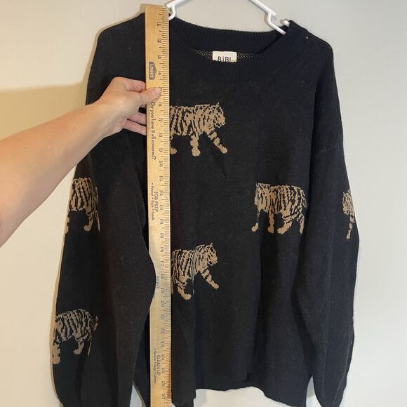Bibi Black Tiger Pattern Pull Over Sweater Size XL Women’s Boutique Crew Neck - Picture 6 of 8